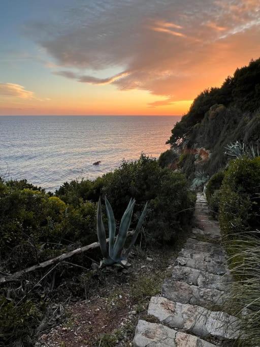 Casa Al Mare Con Spiaggia Privata Condominiale San Felice Circeo Exterior foto